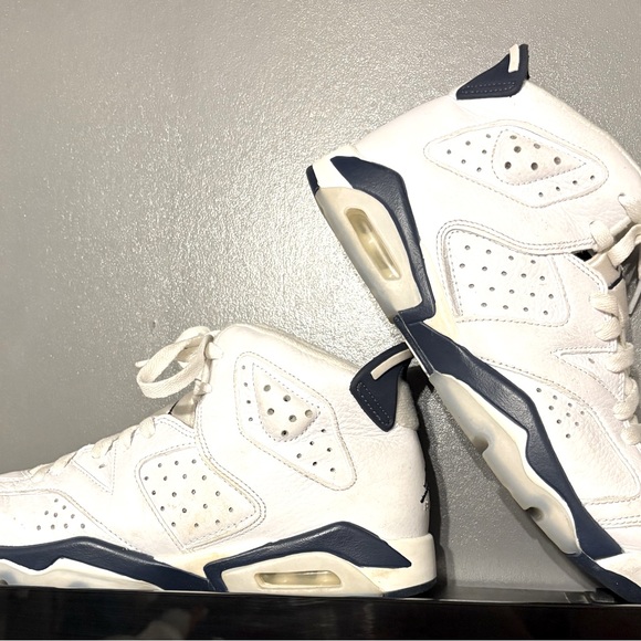 WOMENS WHITE AIR JORDANS LIKE NEW SIZE 6.5 - Picture 3 of 7